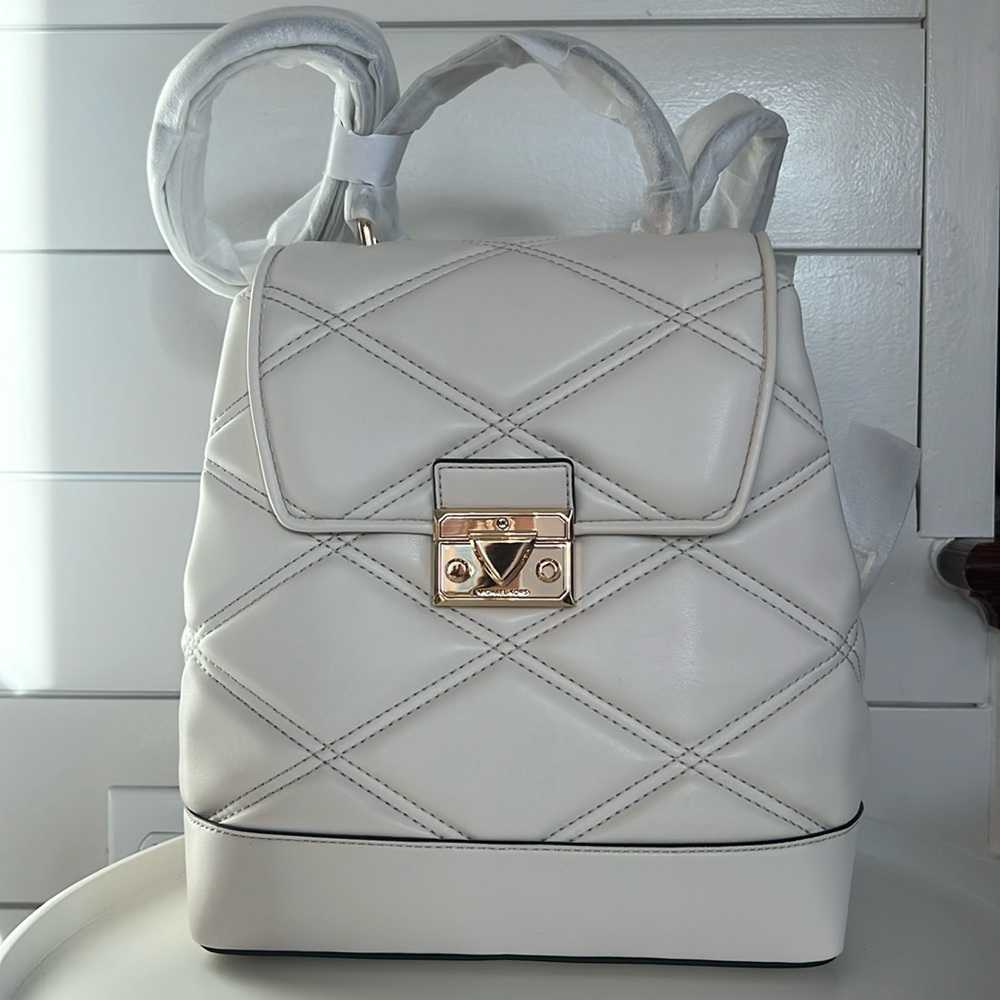 NWT MICHAEL KORS SERENA MD FLAP BACKPACK IN LIGHT CREAM
